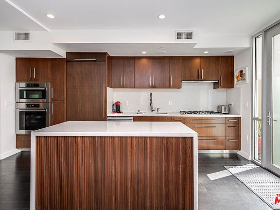 4th image of 125 Pacific St APT 5