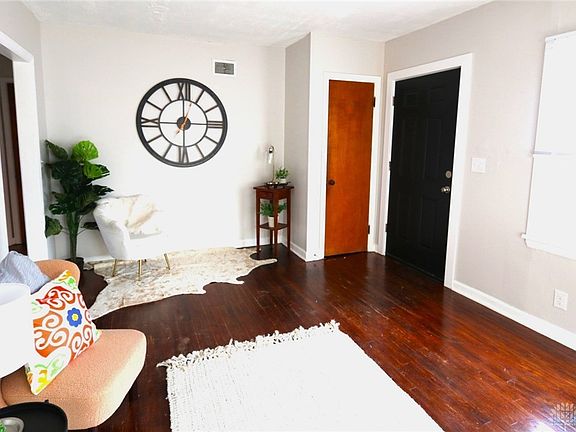 4th image of 848 Westwood Ave