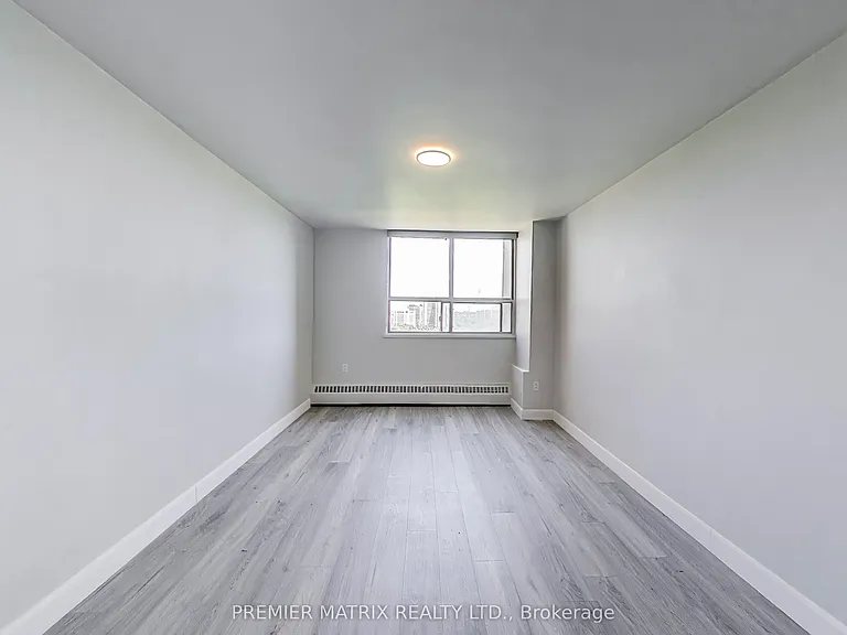 65 Thorncliffe Park Dr #907 — Photo 9
