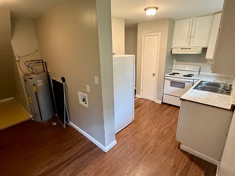546 Smithfield Ave — Photo 6