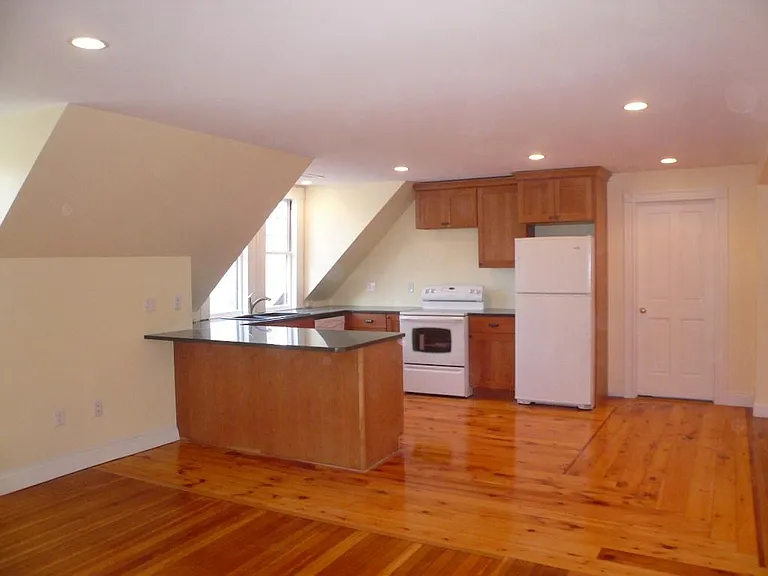 377 Essex St #C — Photo 2