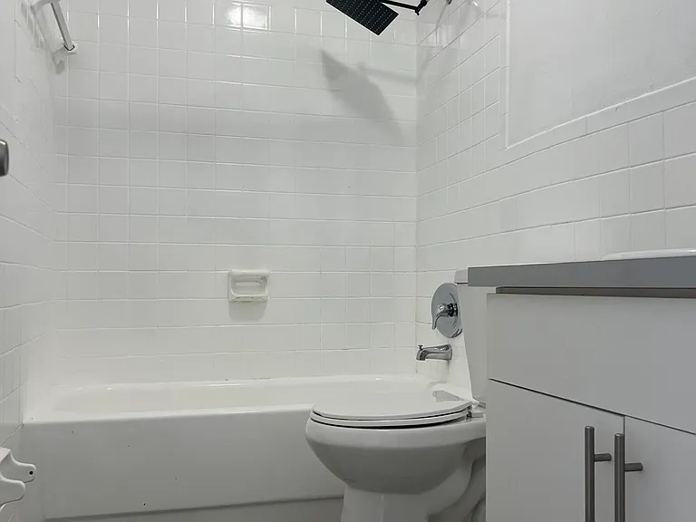 365 NE 125th St #405 — Photo 9