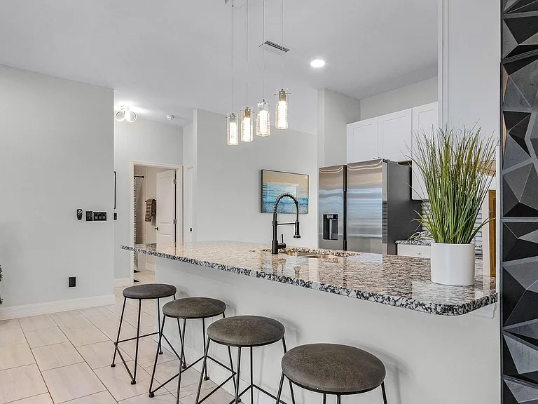 NW 38th Ave — Photo 8