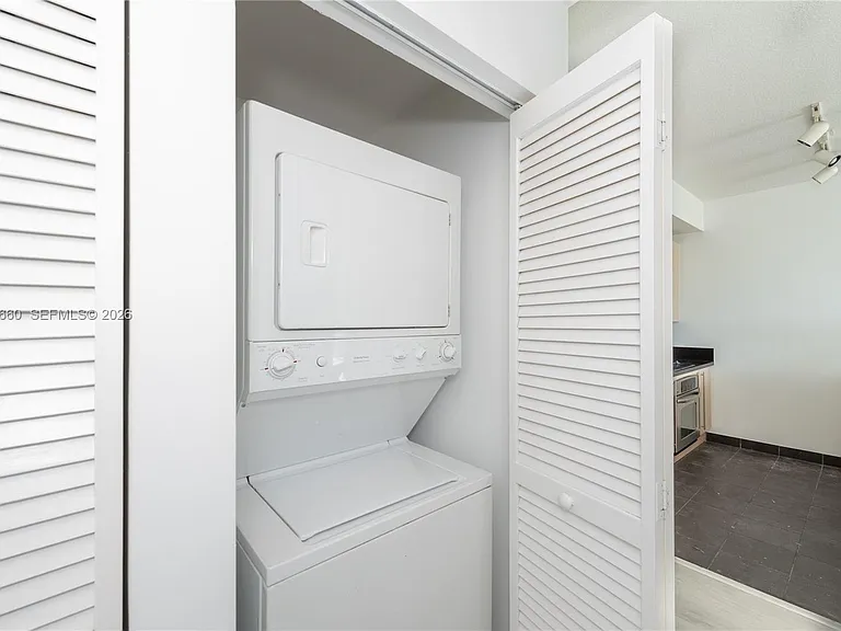 79 SW 12th St #1105 — Photo 14