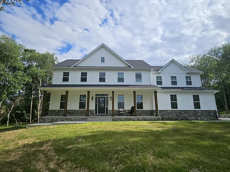 4825 Stonefield Ln — Photo 1