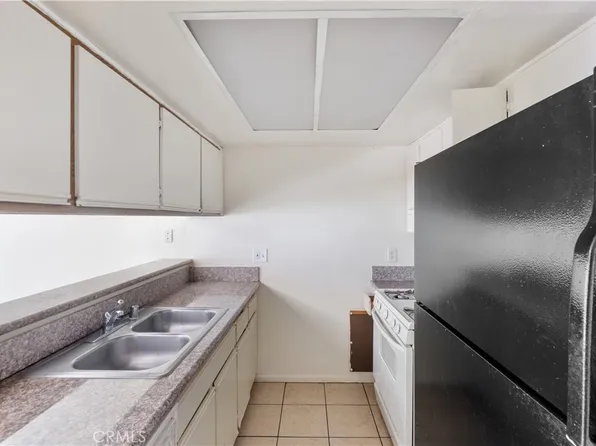 2726 S Menlo Ave, Los Angeles, CA 90007