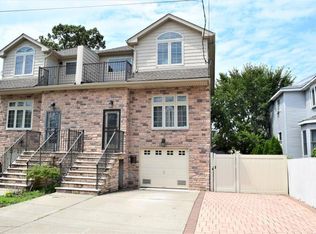 253 Poultney St, Staten Island, NY 10306