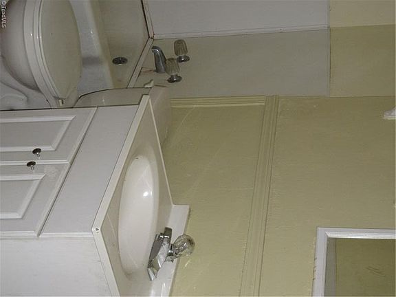 4th image of 1454 Thurmond St