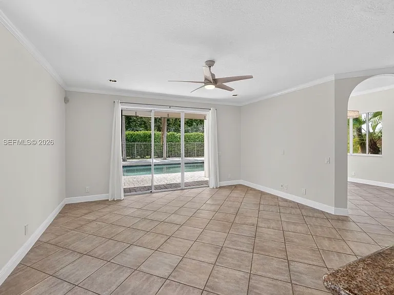 1115 Camellia Cir — Photo 5