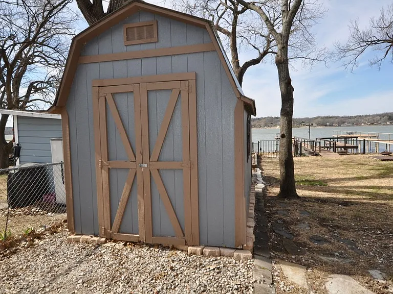 1937 E Lake Dr — Photo 5