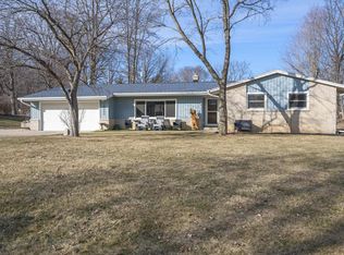 16500 Willow Ridge Ln, Brookfield, WI 53005