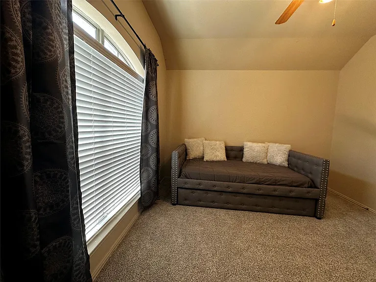 213 Fox Hollow Blvd — Photo 32