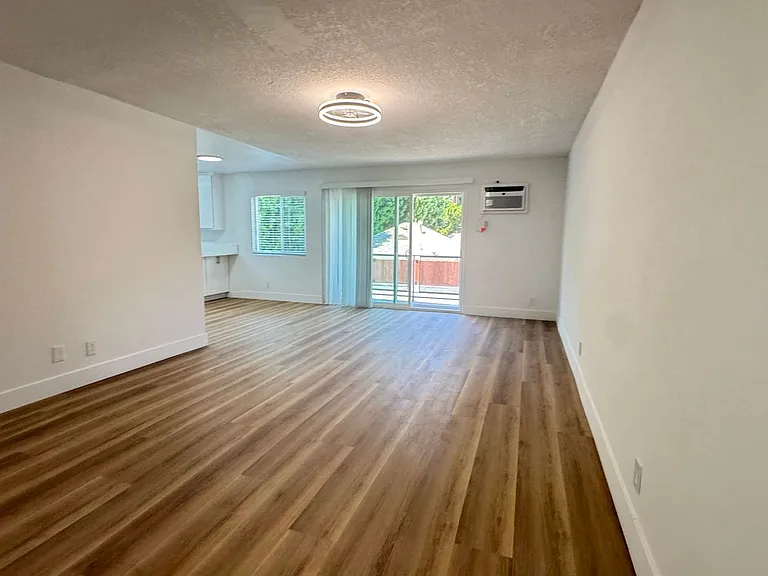20317 Saticoy St — Photo 37
