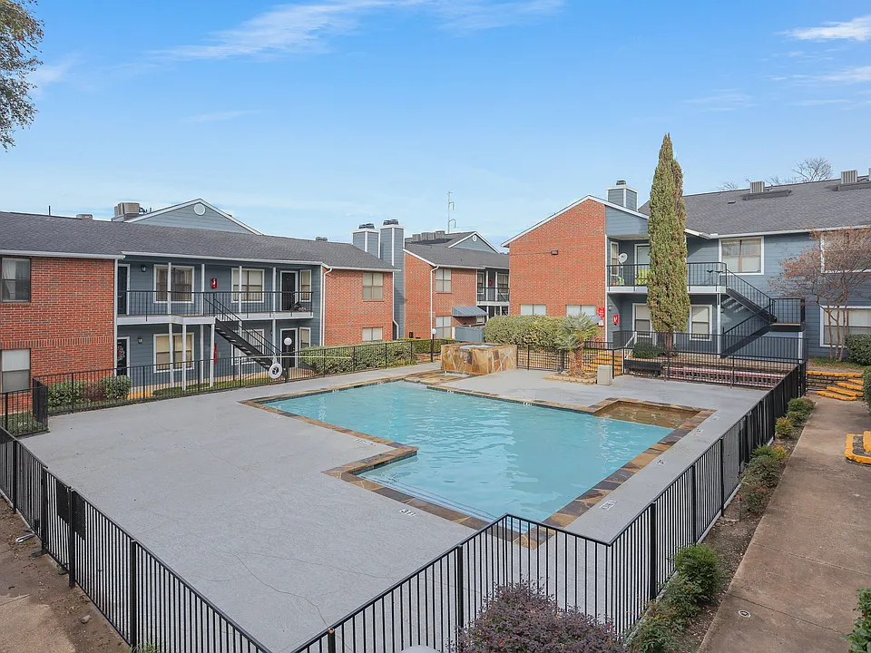 Millenium Dallas Pool