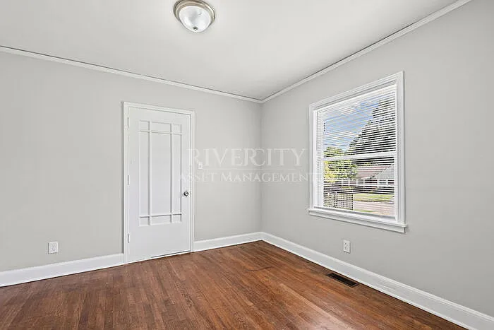 3 bed, 2.0 bath, 1241 sqft, $1,595 — Photo 3