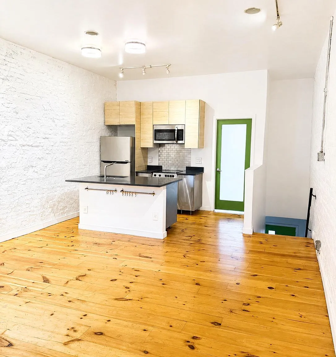 2 bed, 1.0 bath, 1000 sqft, $1,450 — Photo 2