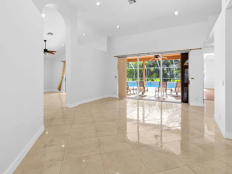 21698 Abington Ct — Photo 11