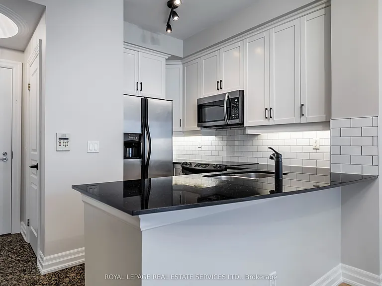 2083 Lake Shore Blvd W #109 — Photo 5