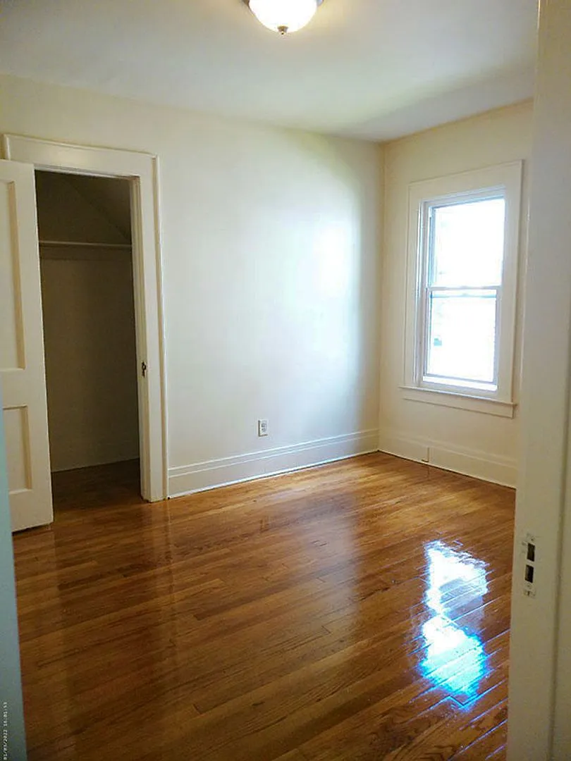 231 Fellows Avenue - Available 8/1/27 - Great Value All Hardwoods And Garage — Photo 3