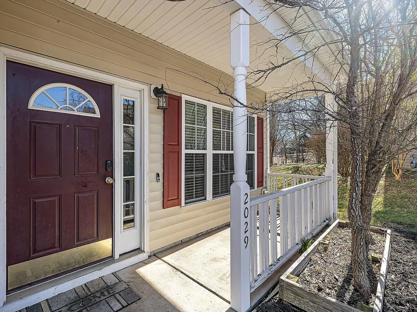 3 bed, 1964 sqft, $1,899 — Photo 3