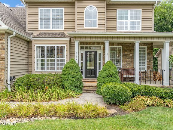 3rd image of 1212 Maples Glen Ln