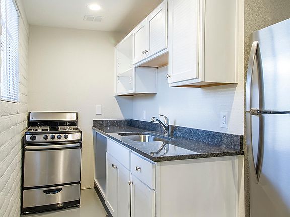 Superb brand new kitchens with granite, stainless steel appl