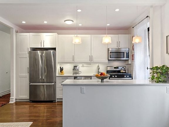 3rd image of 415 Saint Johns Pl APT 3C