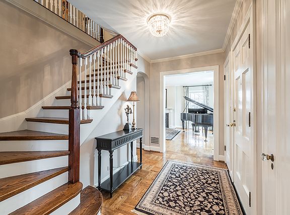 4th image of 606 Hill Ave