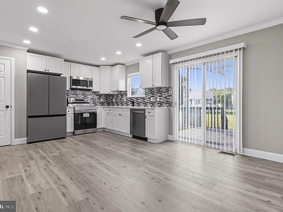 5th image of 306 E Harvest Ln