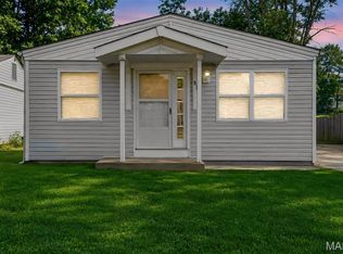 51 Cedar Field Dr, Pacific, MO 63069