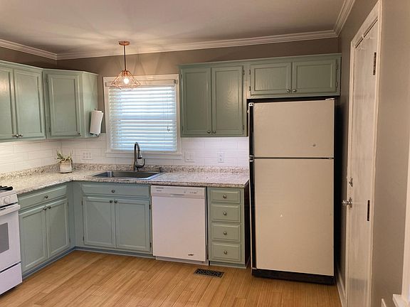 Kitchen with oversized tub sink and ample cabinet space