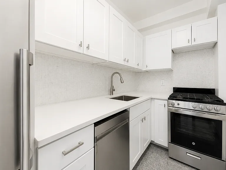 245 E 80th St #10G — Photo 4