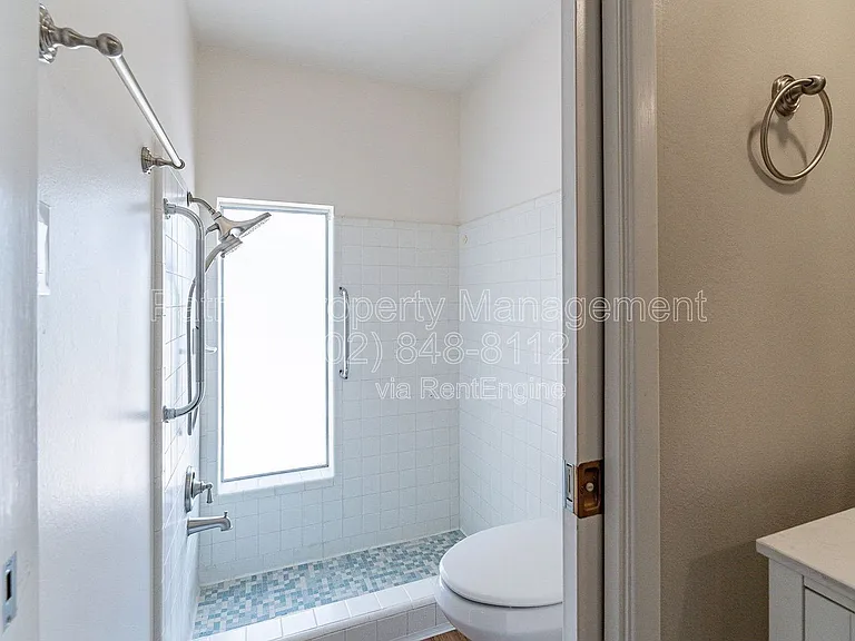 110 W Seldon Ln — Photo 29