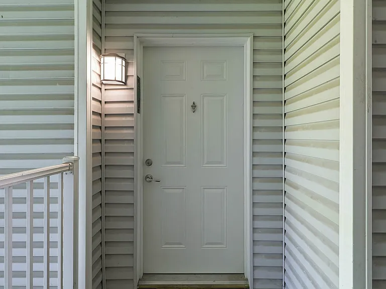 2nd Floor Entry