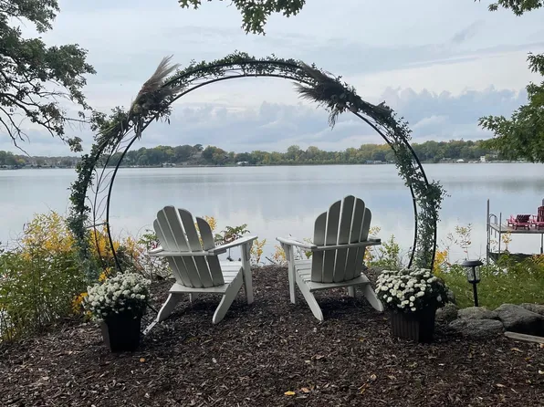 5370 Manor Rd, Greenwood, MN 55331