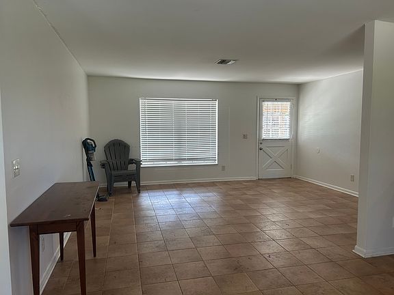 3rd image of 1076 37th Ave