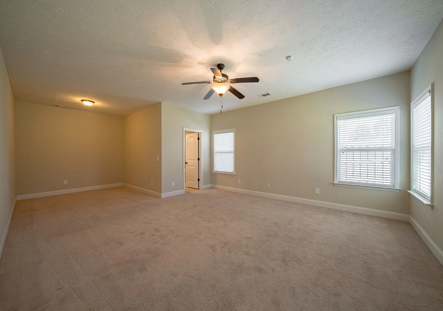 4BR/2.5 baths home in North Columbus! — Photo 4