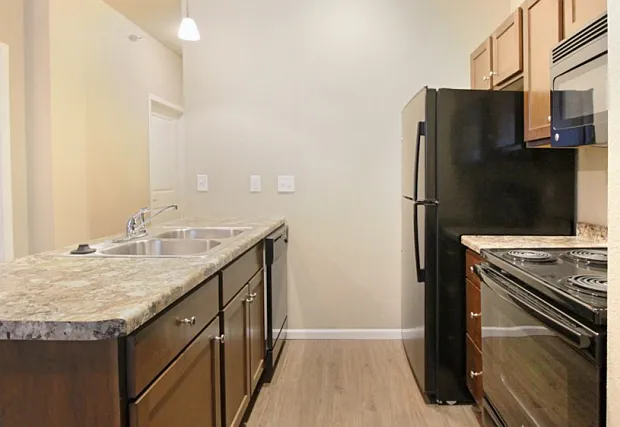 Brookledge Apartments — Photo 18