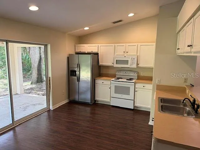 513 Hamlet Ct — Photo 4