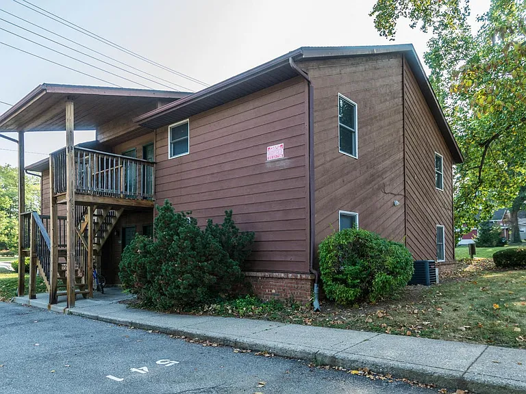 525 E Smith Ave — Photo 3
