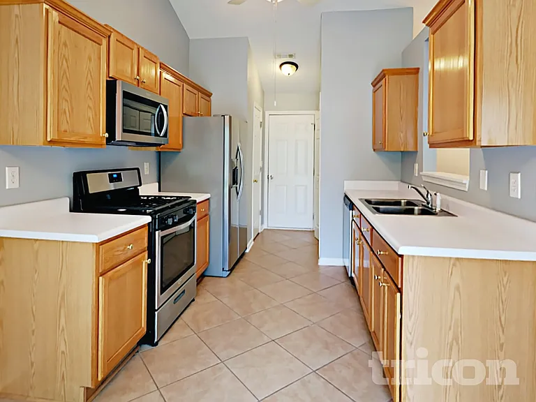 923 Laurel Green Ln — Photo 7