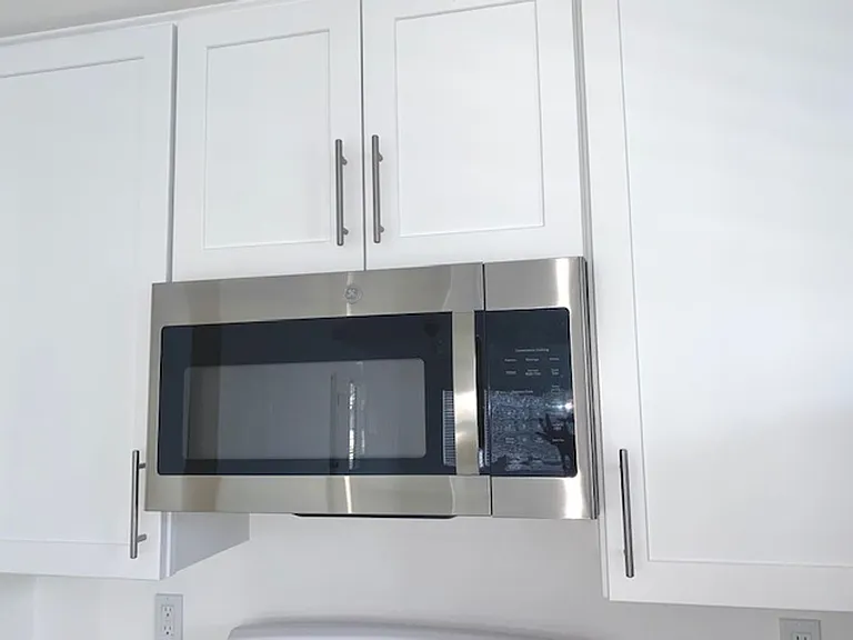 Oak Park Village Apartments — Photo 28