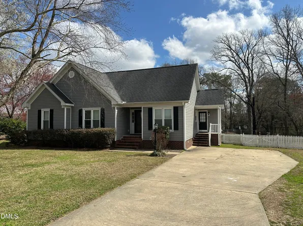 120 Summerdale Dr, Pikeville, NC 27863