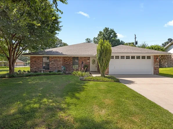 140 Ben Hogan Dr, Stephenville, TX 76401