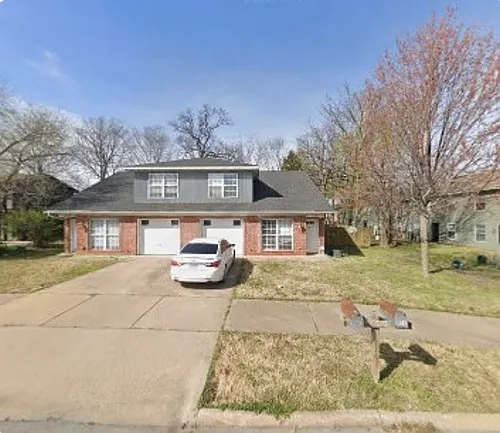 918 W Holly St Photo 1
