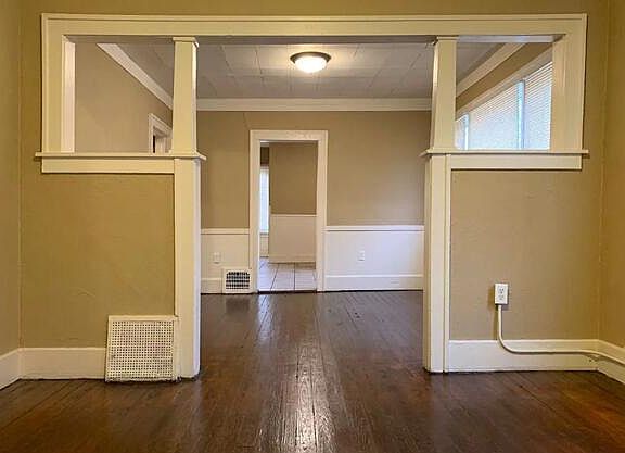 3rd image of 39 Iona Ave