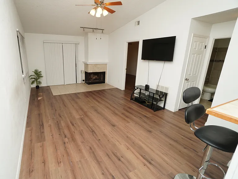 1563 Hancock Ln — Photo 3