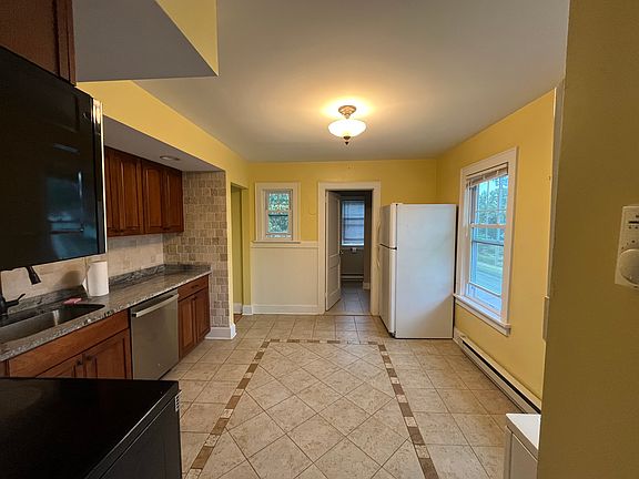 4th image of 65 New London Rd Unit 2
