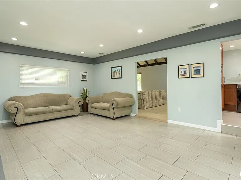 8471 Vine Valley Dr — Photo 12