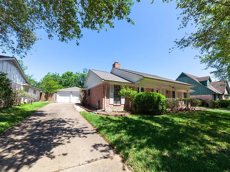8826 Roos Rd — Photo 38